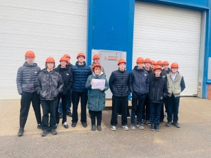 Изображение новости«Неделя без турникетов»: как будущие инженеры заглянули в сердце логистики «СОТРАНС»